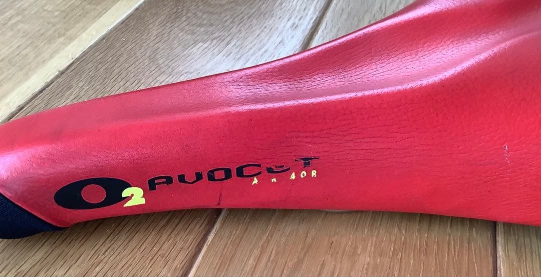【中古】AVOCET O2 赤 サドル