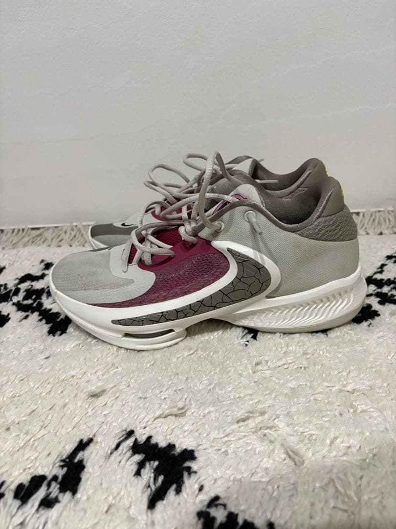 NIKE ナイキ　ZOOMFREAK4 ズームフリーク4 26.5cm