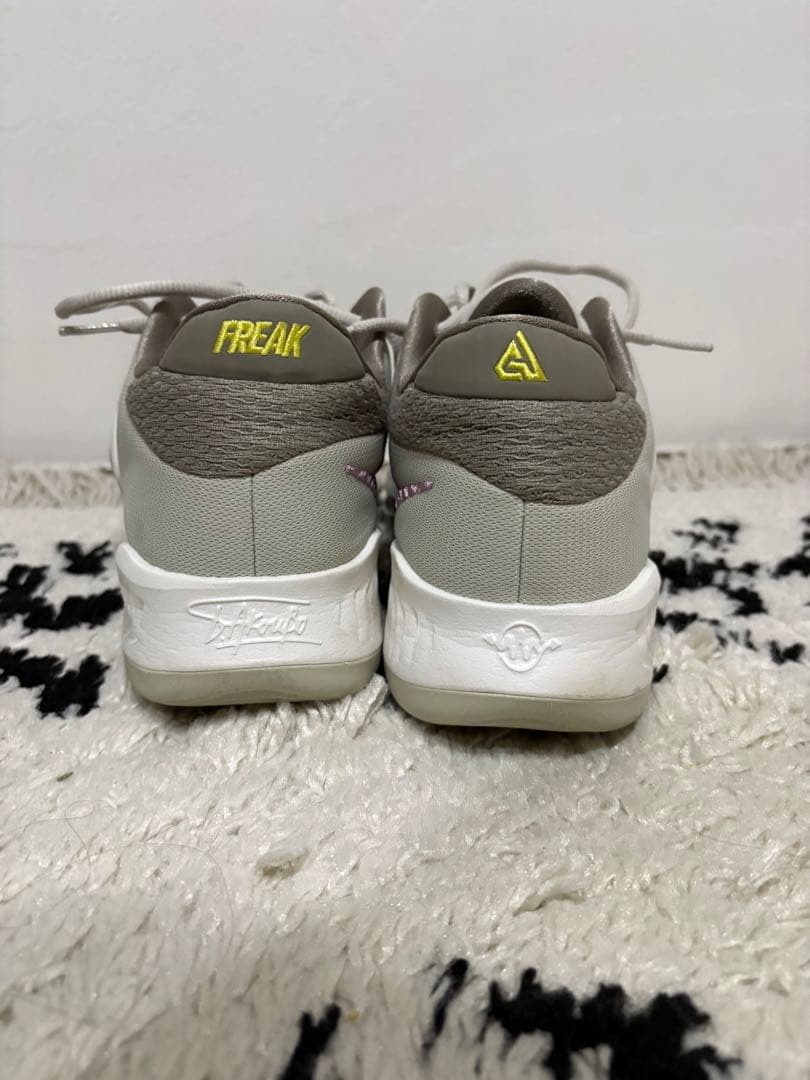 NIKE ナイキ　ZOOMFREAK4 ズームフリーク4 26.5cm