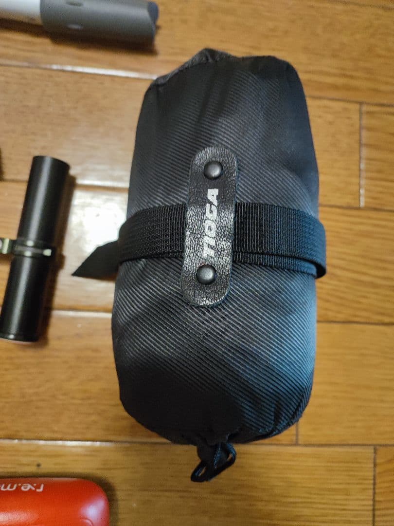 サイクリングアクセサリー7点バッグ、サドル、ポンプ、自転車バッグ、ドリンクホルダ