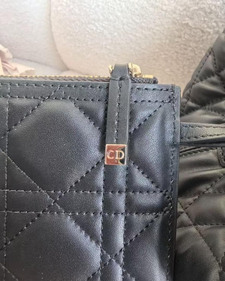 Dior ブラックレザーキルティングバッグ