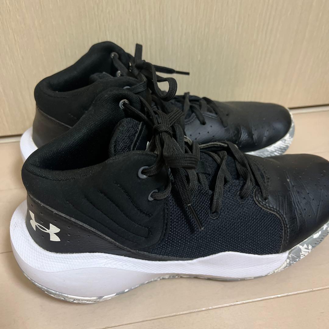 UNDER ARMOR バスケシューズ＆シューズ入れ