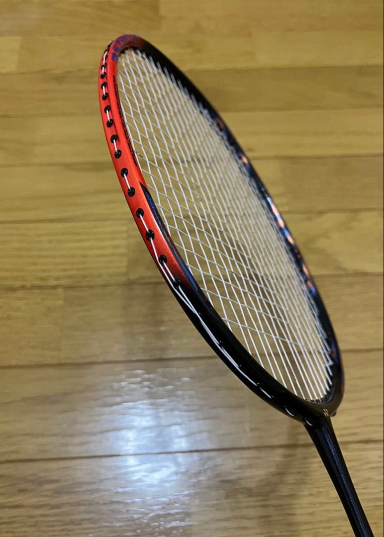【美品】YONEX バドミントンラケット アストロクス77PRO 4ug5