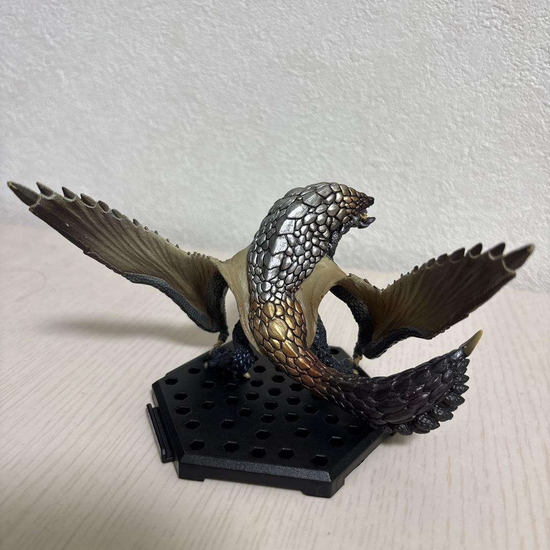 バゼルギウスのフィギュア