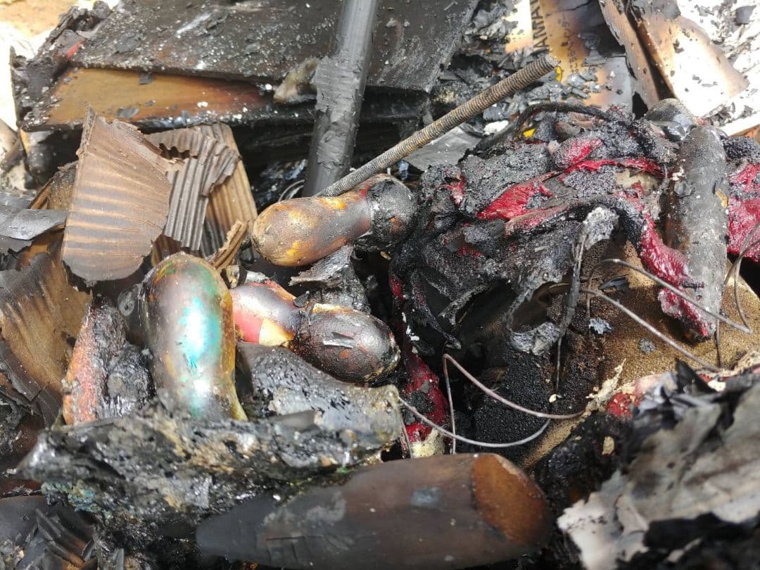タマタマルアー ソノバシノギ 火事からの生き残り品04