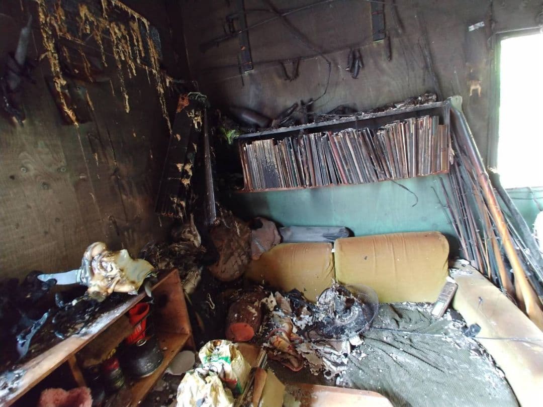 タマタマルアー ソノバシノギ 火事からの生き残り品04