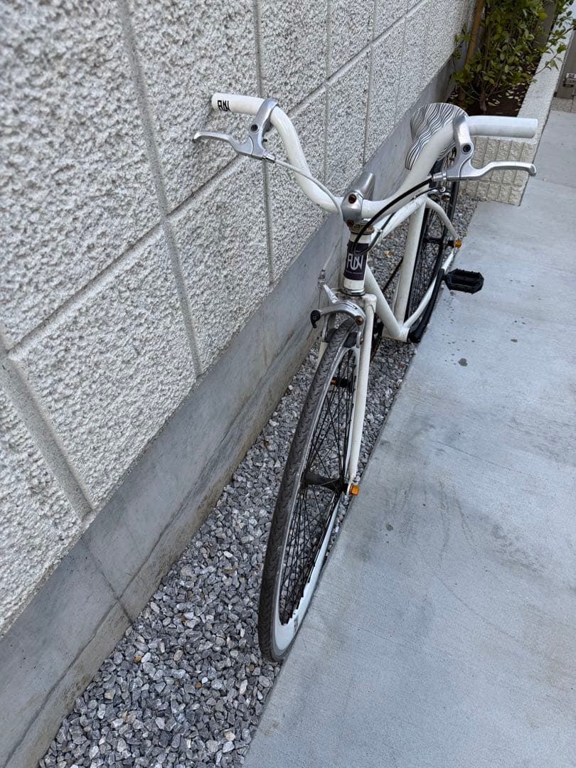 オールホワイトのスタイリッシュクロスバイク FUN 自転車