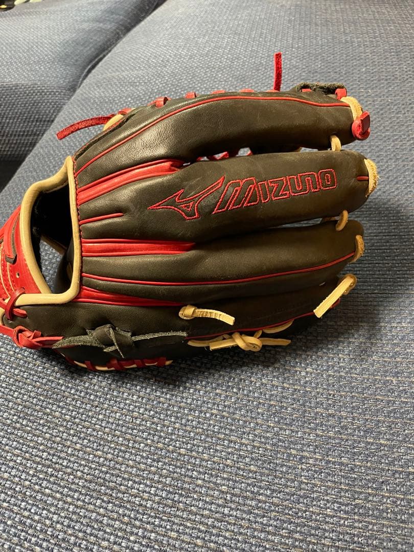 Mizuno 軟式グローブ 黒/赤　左投げ