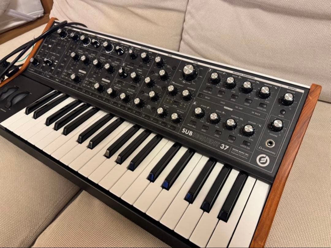 moog SUBSEQUENT37 アナログシンセサイザー