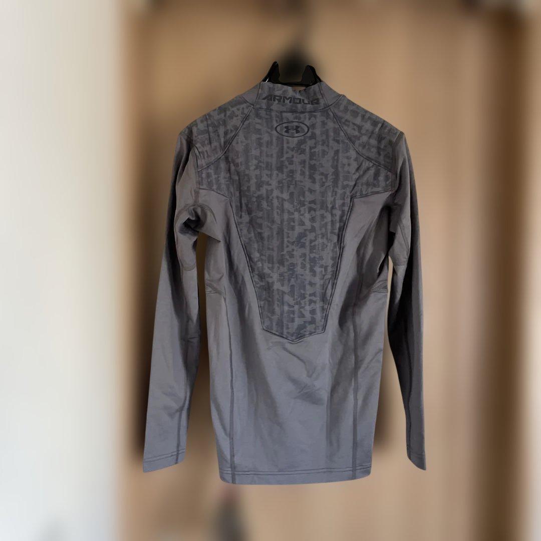 メ　UNDER ARMOUR グレー 迷彩 アンダーシャツ MD
