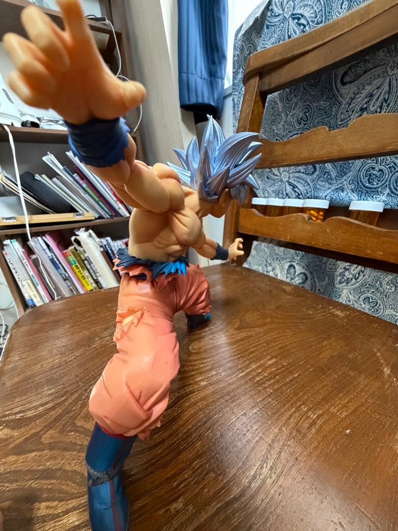 孫悟空 フィギュア 戦闘ポーズ 身勝手の極意　　　約22cm