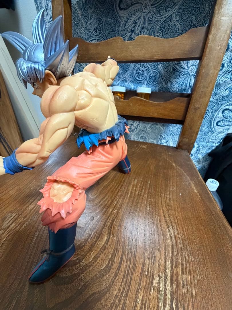 孫悟空 フィギュア 戦闘ポーズ 身勝手の極意　　　約22cm
