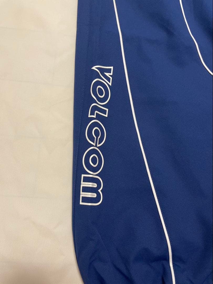 新品、未使用品　Volcom スノーウェア　パンツ　Mサイズ