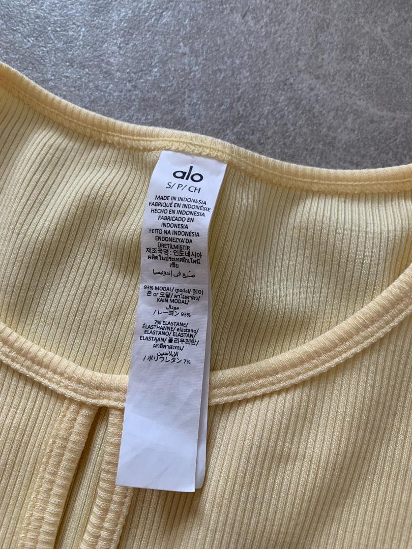 alo YOGA ドリームライト ロングスリーブ トップ S YELLOW