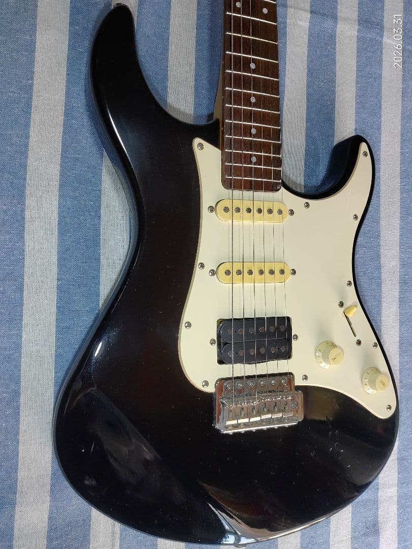 YAMAHAの1990年代後半のストラトタイプのEG-112遊べる半ジャンクです