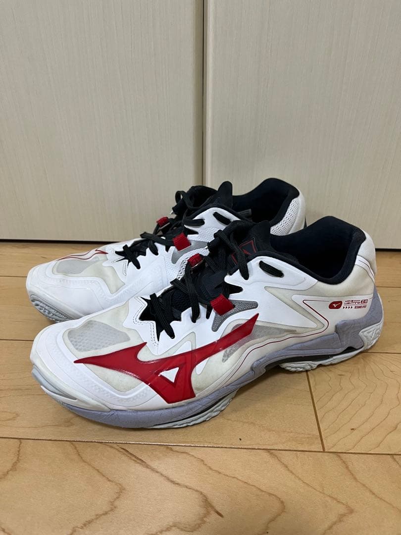 Mizuno ウェーブライトニングZ8 27.0