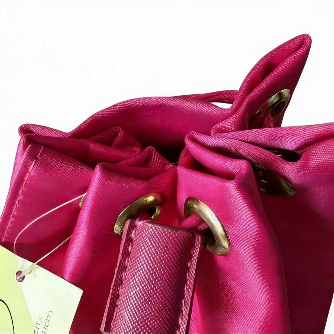 PRADA ノベルティイロンポーチ ピンク 巾着