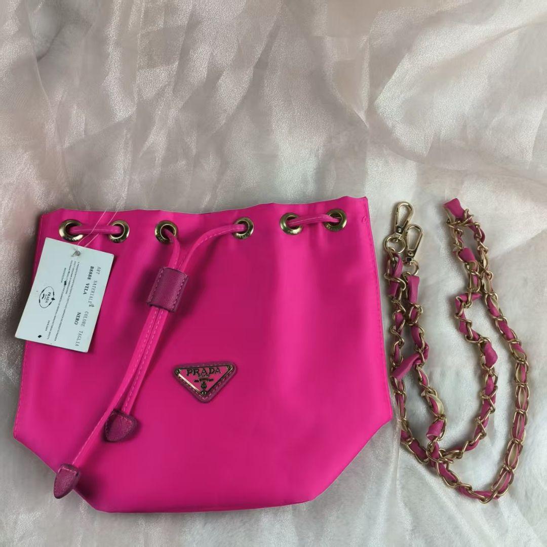 PRADA ノベルティイロンポーチ ピンク 巾着