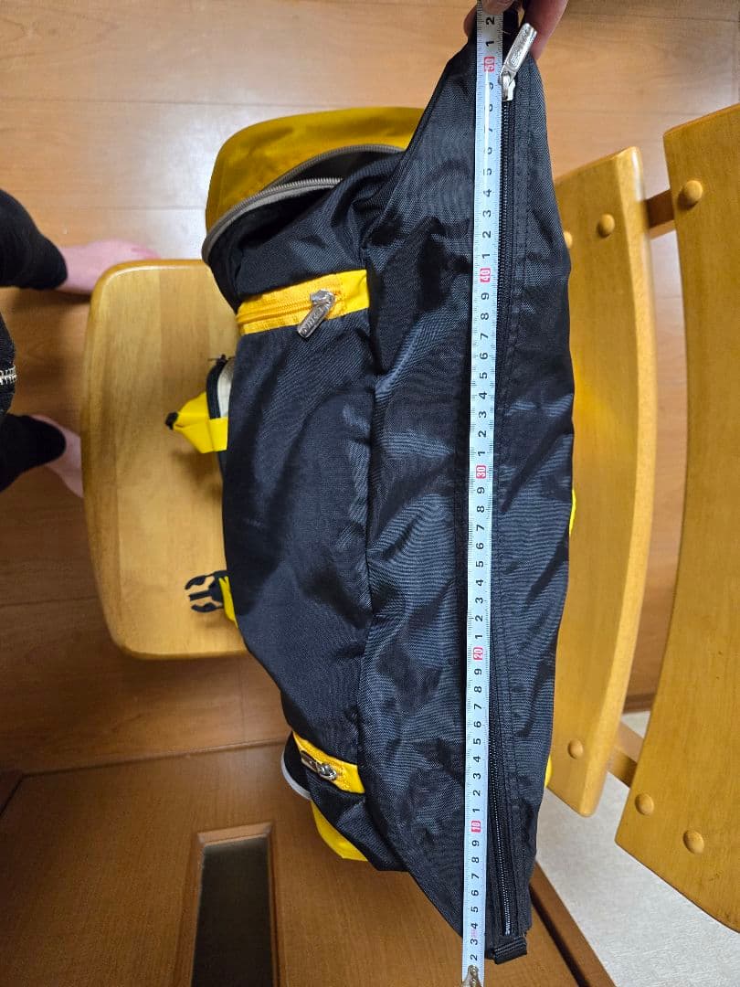 ナイキ　大型リュックサック　　　黒と黄色