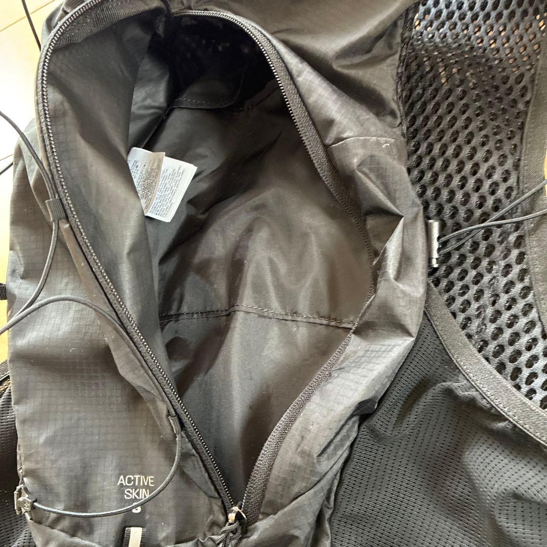 SALOMON ACTIVE SKIN 8 ブラック　SOFTFLASK 2本