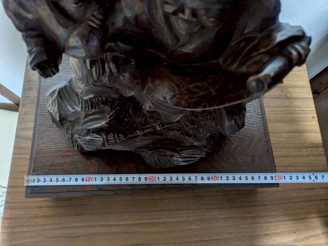 木製二人彫刻置物 スタンド付き 約30cm