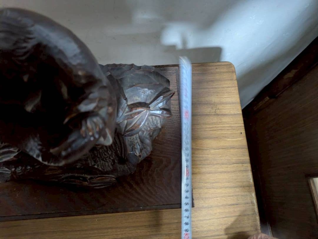木製二人彫刻置物 スタンド付き 約30cm