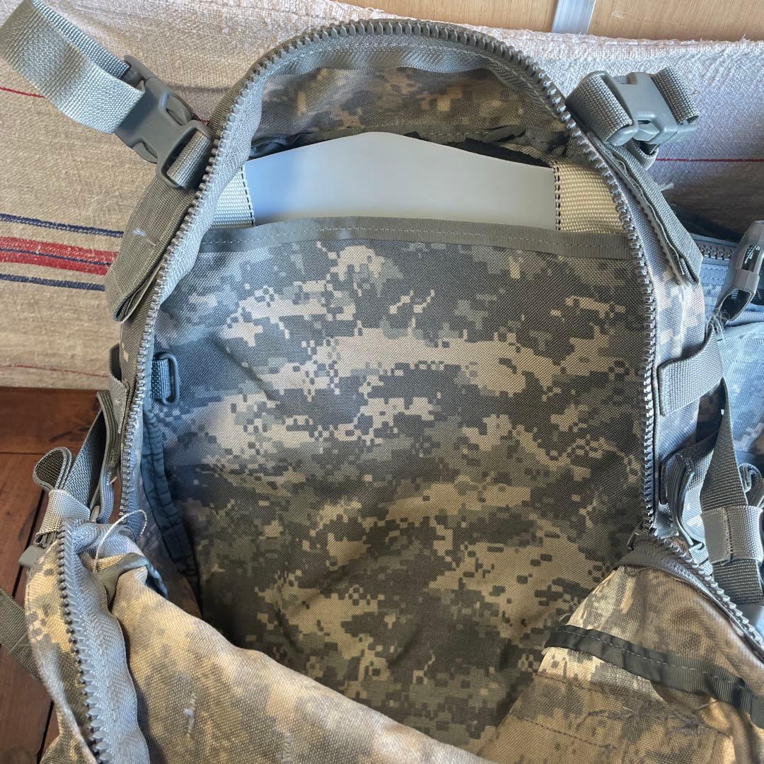 実物米軍放出 ACU装備フルセット１８点 タクティカルベスト＆バックパック