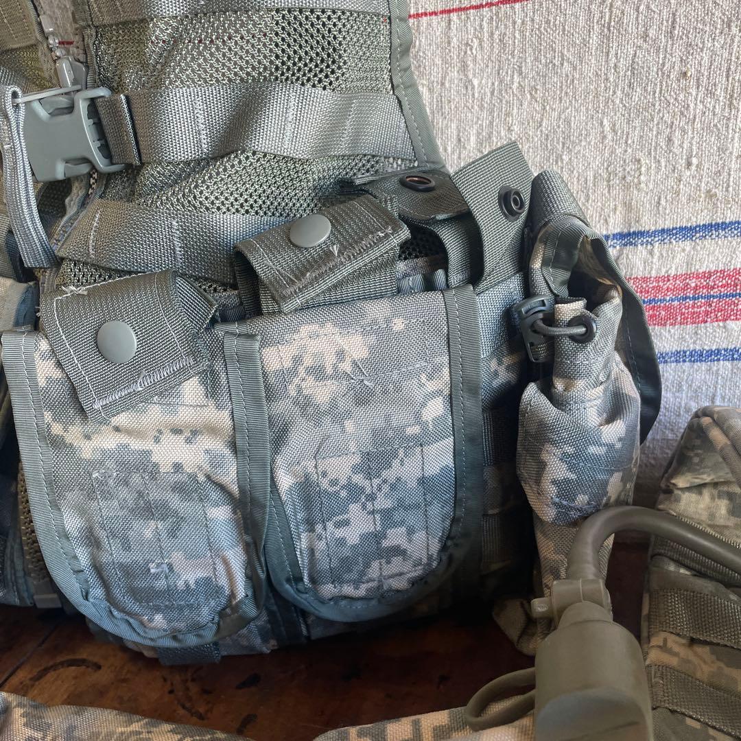 実物米軍放出 ACU装備フルセット１８点 タクティカルベスト＆バックパック