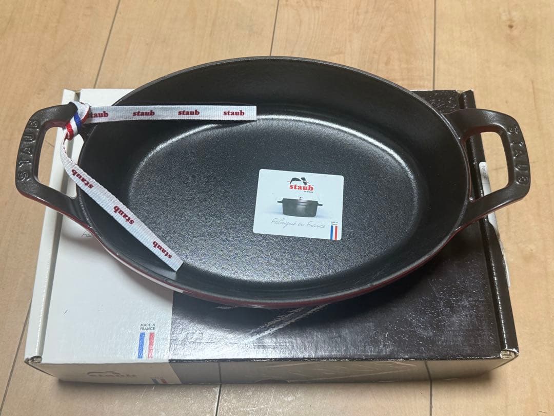 staub 鋳鉄オーバル両手鍋 赤 約24㎝　オーバルスタッカブルディッシュ