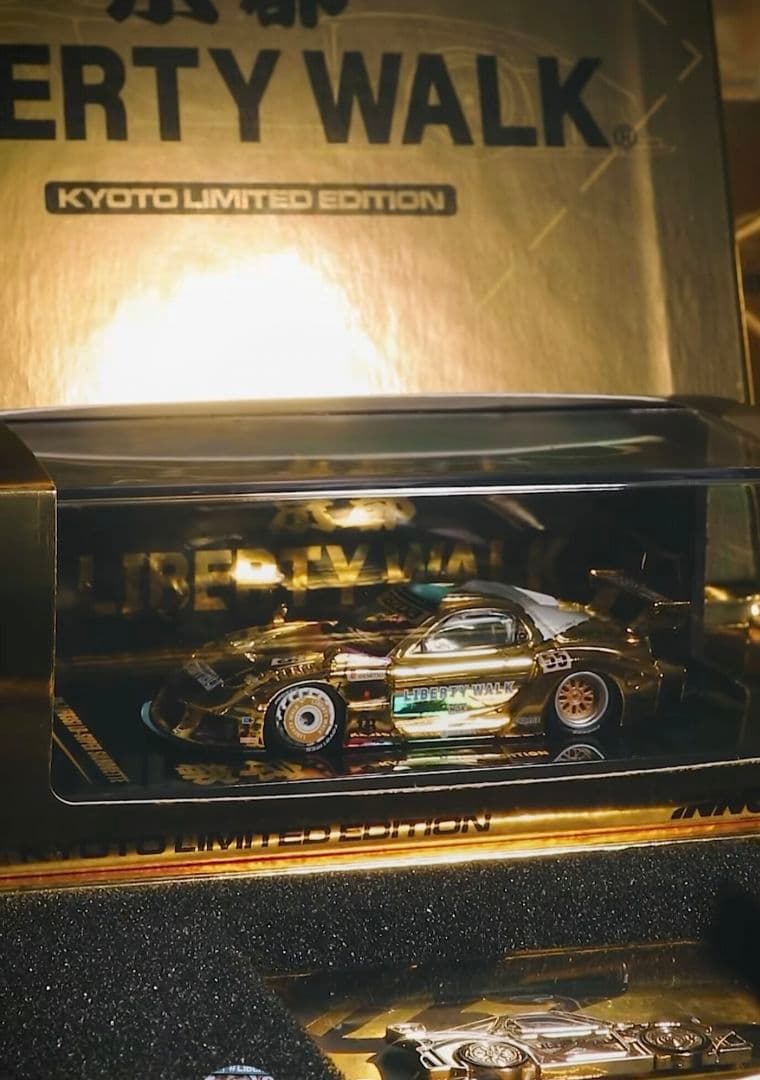 LIBERTY WALK KYOTO RX7 GOLD 1台