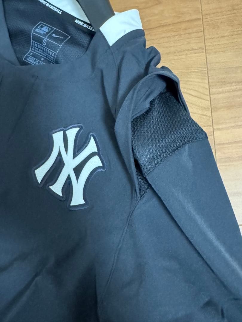 ☆新品　ナイキ　野球　トレーニングウェア　Vジャン　半袖　MLB ヤンキース　☆
