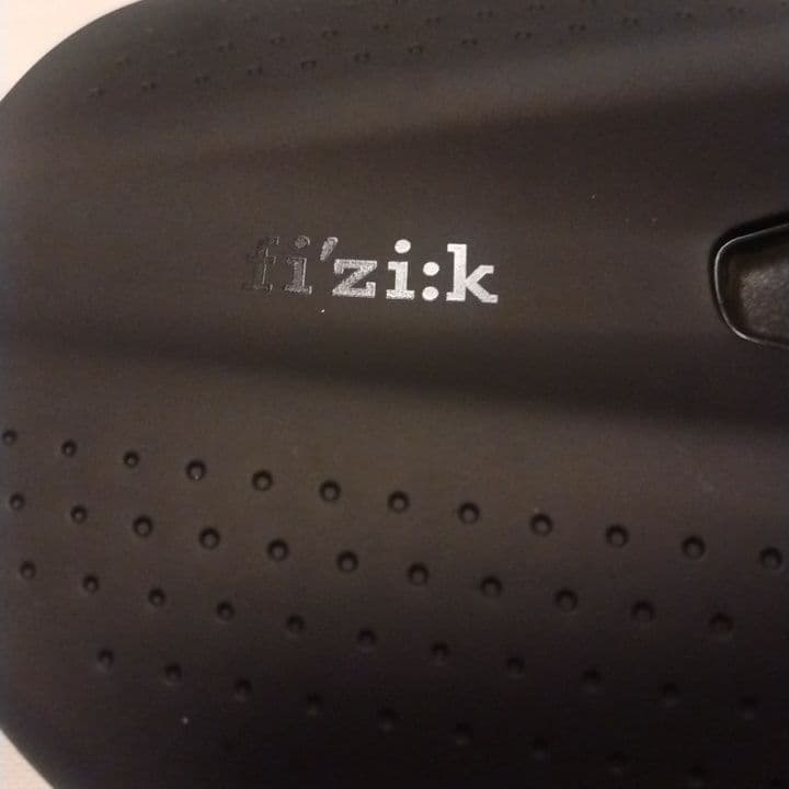 Fizik サドル Argo R3