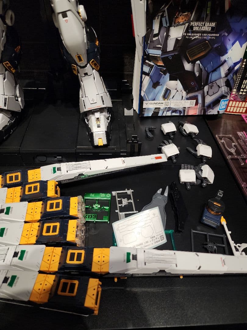 RX-93 νガンダム 1/60 LED発光機能付き