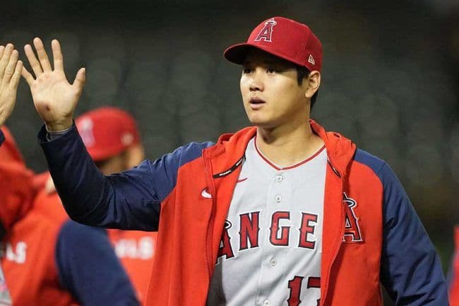MLB ロサンゼルス・エンゼルス　フード付きジャケット
