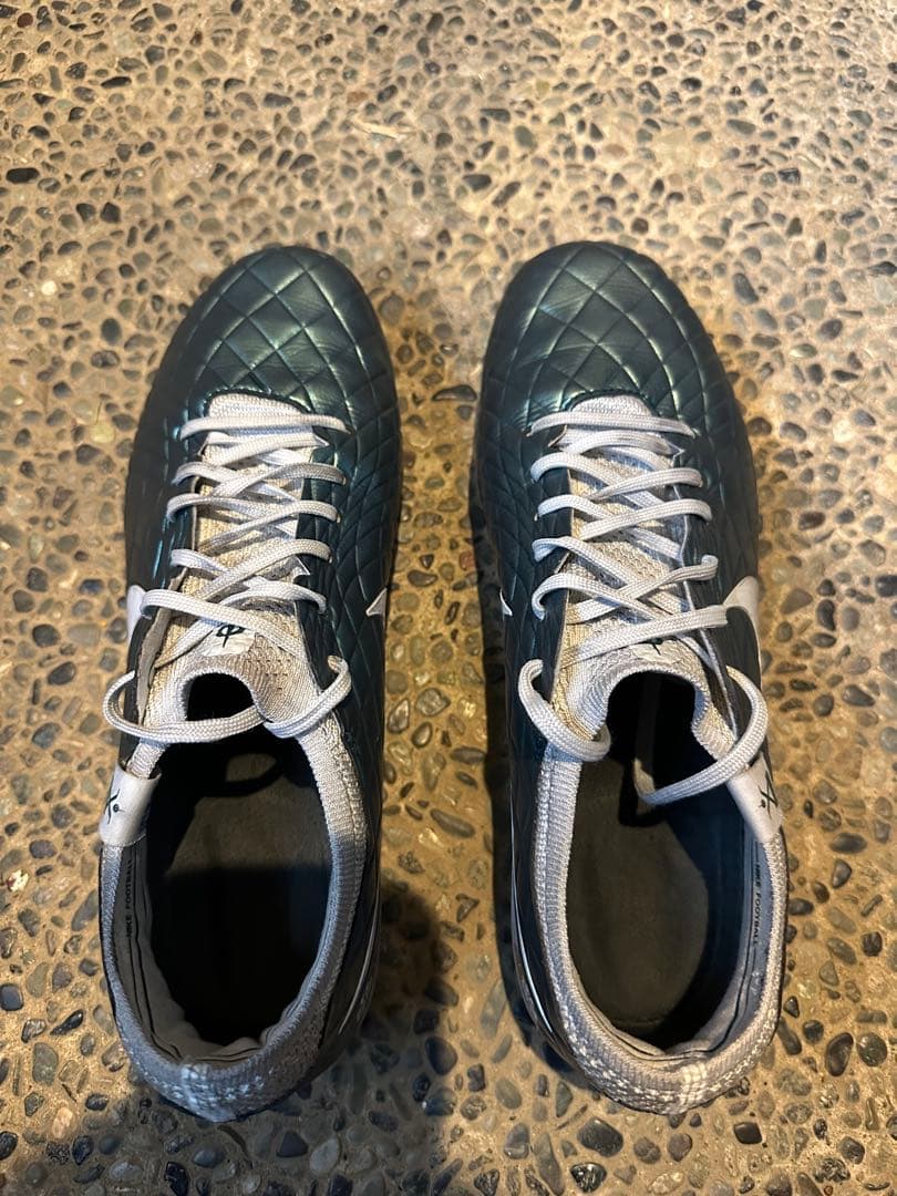 NIKEサッカースパイク ティエンポンエリート 30周年モデル