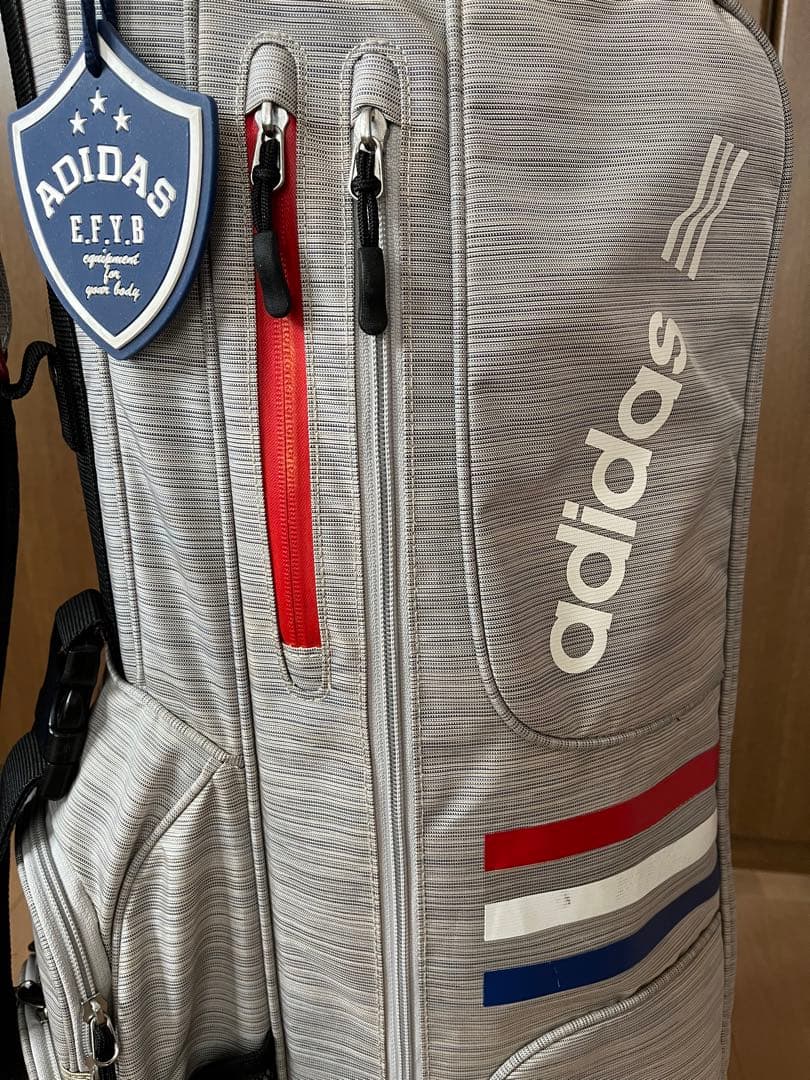 adidas 軽量キャディバッグ スタンドあり