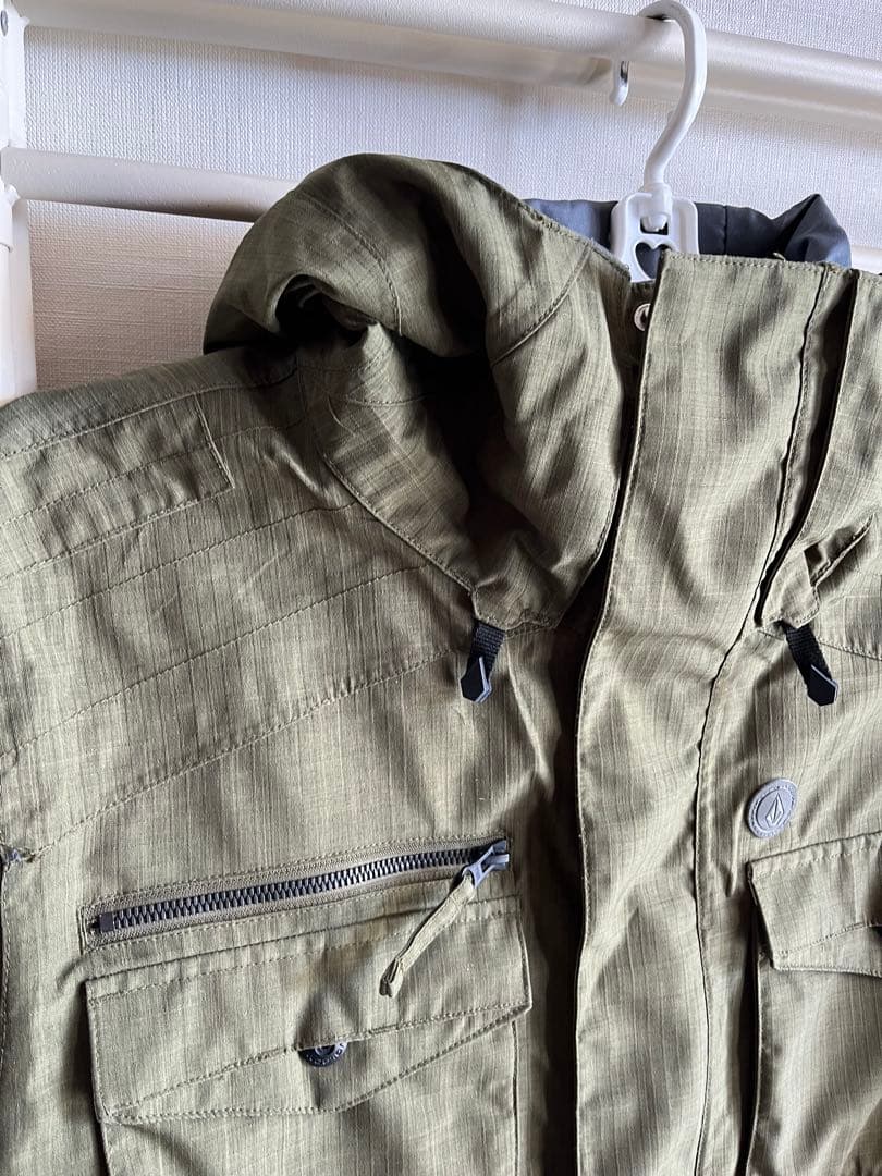 VOLCOM ボルコム　スノボジャケットL スノボ スノーボードメンズ カーキ
