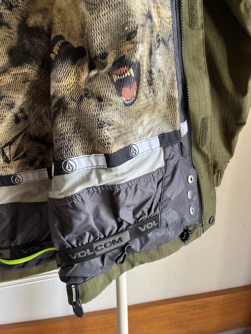 VOLCOM ボルコム　スノボジャケットL スノボ スノーボードメンズ カーキ