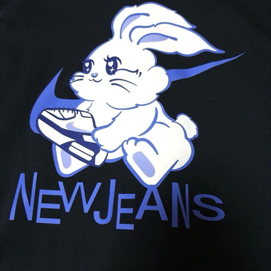 【XL】NIKE New Jeans コラボ Tシャツ バックプリント バニーズ