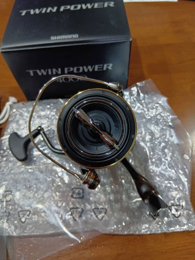 【美品】シマノ 20ツインパワー 4000　リール　SHIMANO