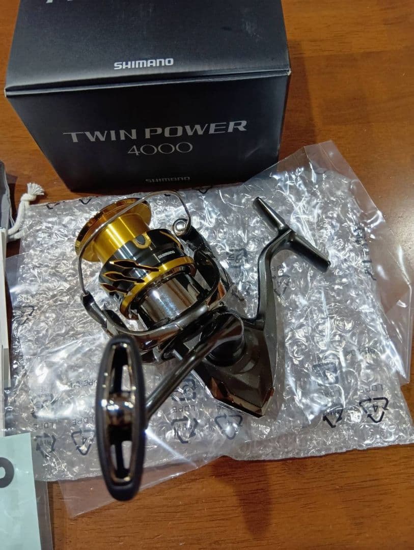 【美品】シマノ 20ツインパワー 4000　リール　SHIMANO
