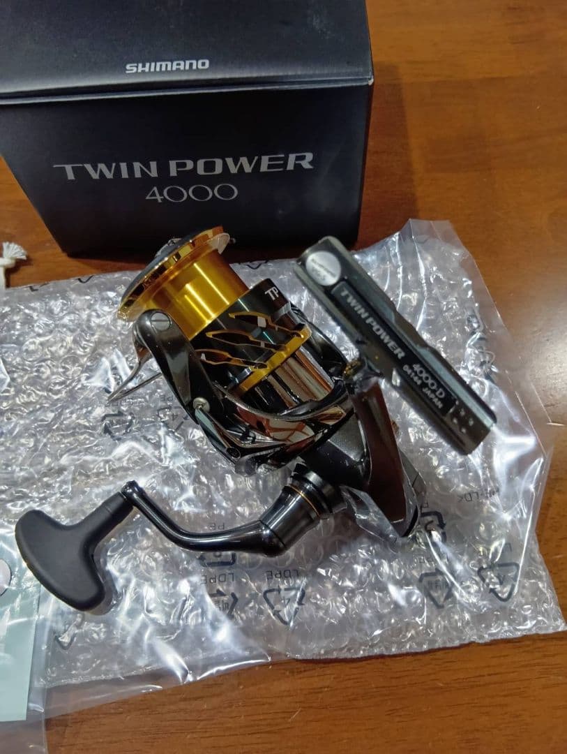 【美品】シマノ 20ツインパワー 4000　リール　SHIMANO