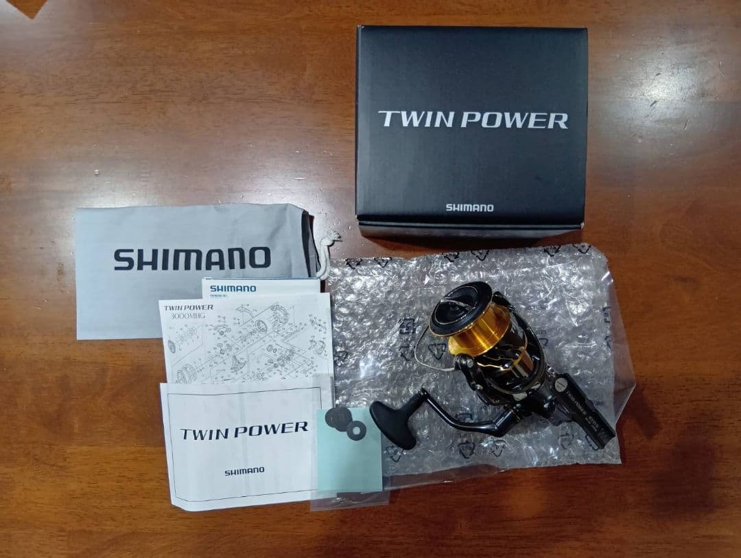 【美品】シマノ 20ツインパワー 4000　リール　SHIMANO