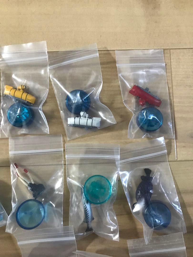 海洋堂　深海生物　ボトルキャップ　21種　+ AQUA TALES 1体