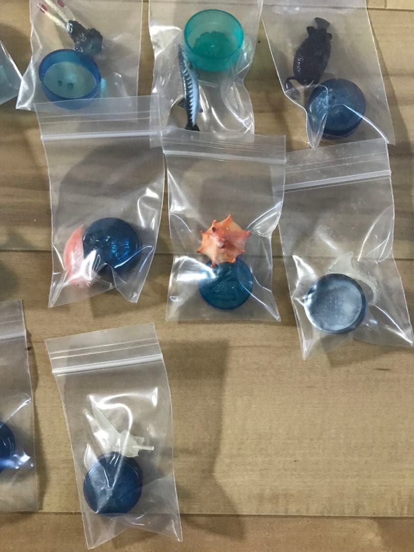 海洋堂　深海生物　ボトルキャップ　21種　+ AQUA TALES 1体