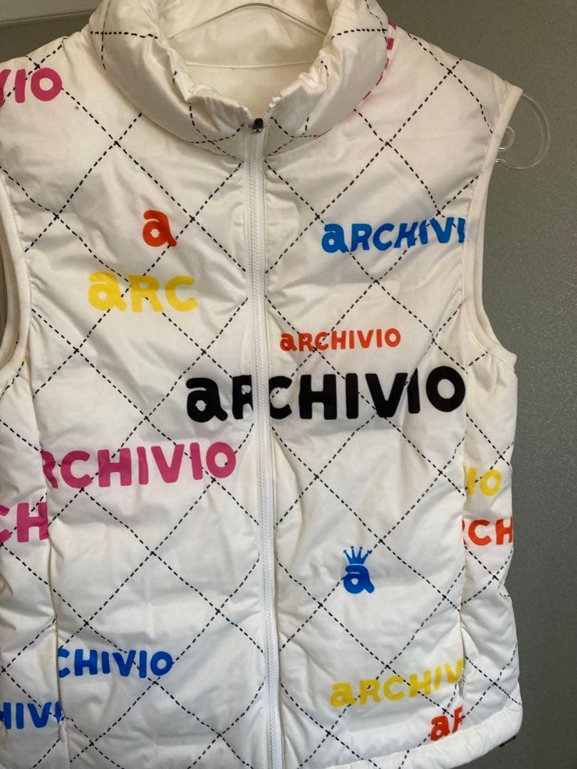 ARCHIVIO カラフルロゴ フルジップナイロンベスト レディース36(M)