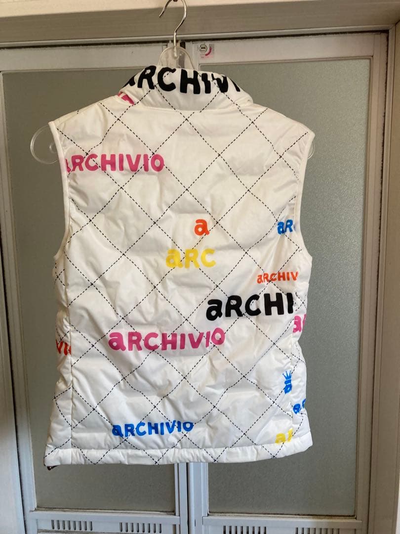 ARCHIVIO カラフルロゴ フルジップナイロンベスト レディース36(M)