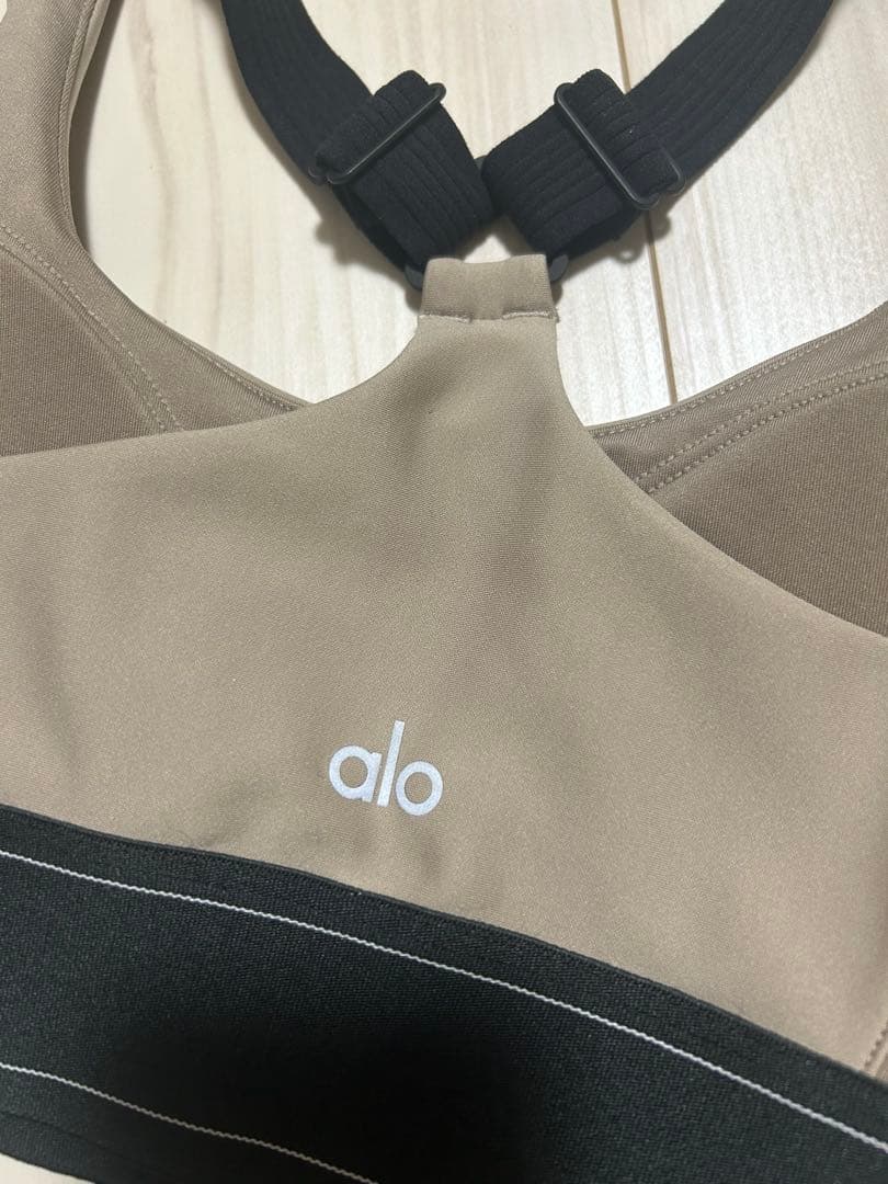 【新品未使用】alo yogaトップス　スポーツブラ XS