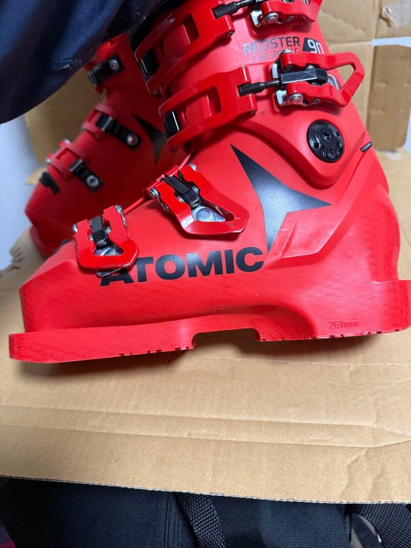 ATOMICスキーブーツ　 REDSTER CLUB SPORT 90