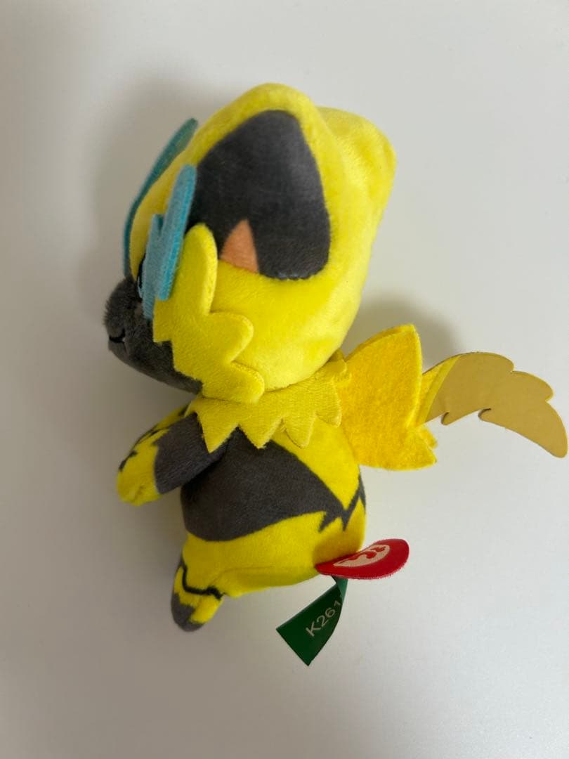 【値下げ】ポケモン　ちょっこりさん　ぬいぐるみ　ゼラオラ